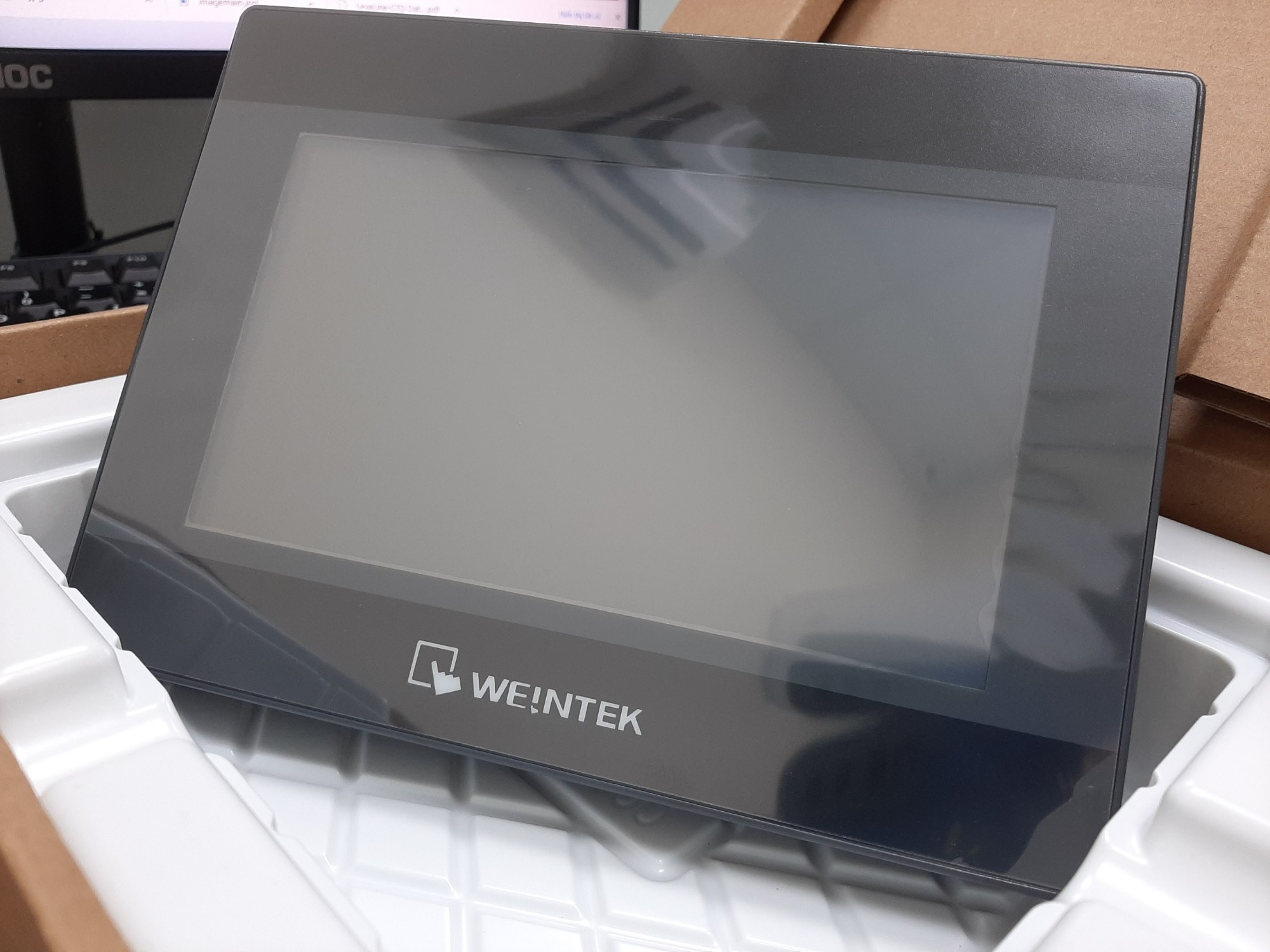 Sửa chữa màn hình HMI WEINTEK bấm cảm ứng bị đơ – Hướng dẫn chi tiết và chuyên sâu